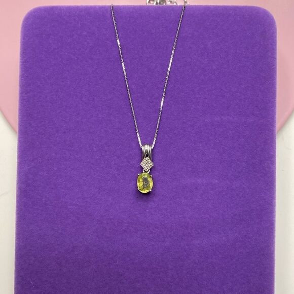 💛 10k & 9k White Gold Peridot & Diamond Pendant Necklace - Picture 1 of 9